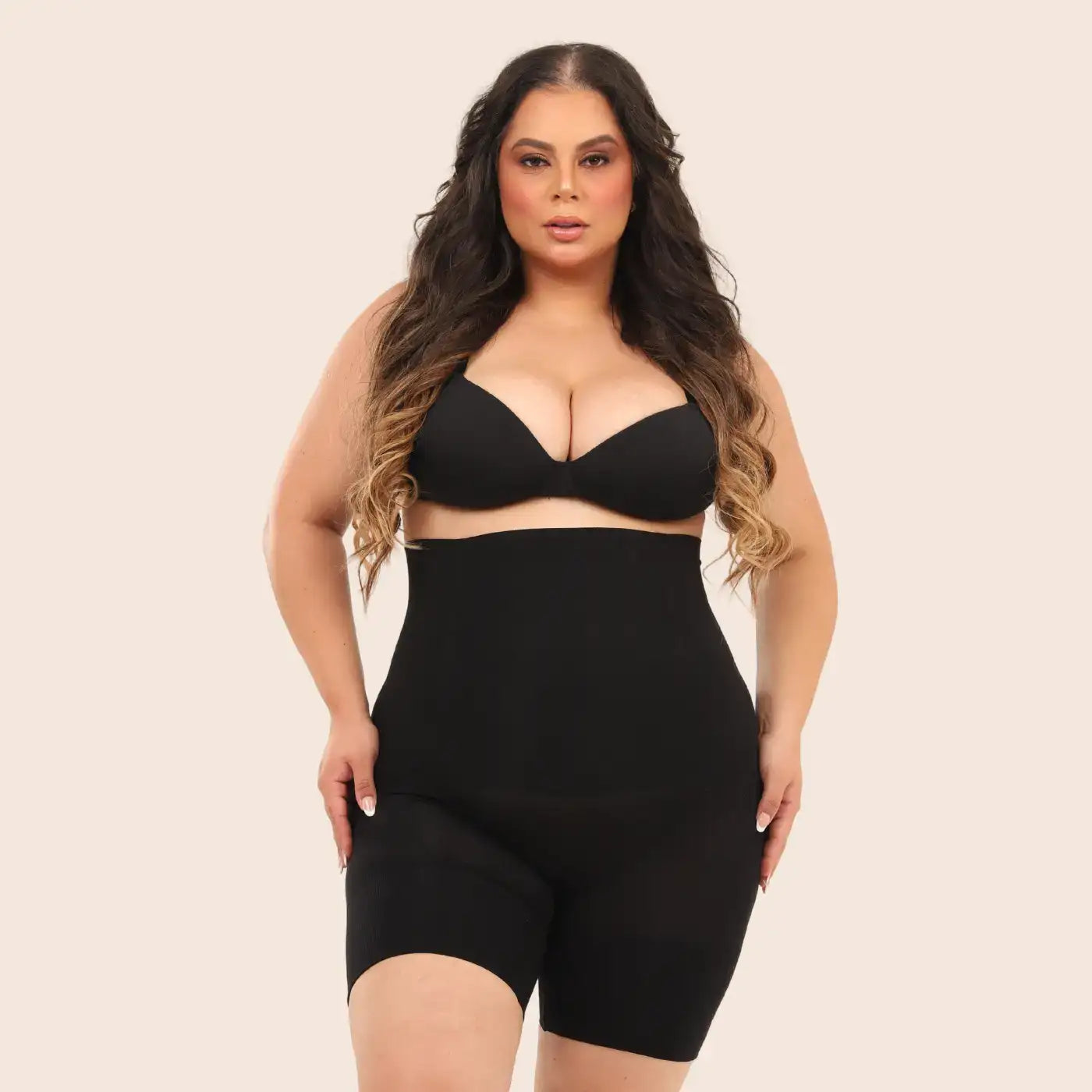 Shorts de shapewear pretos de cintura alta com design sem costura e justo ao corpo